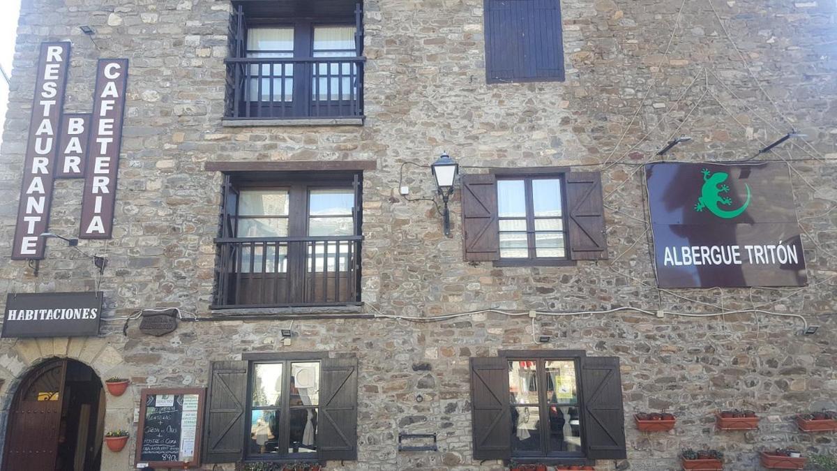 Albergue Triton - Villanua Exterior photo